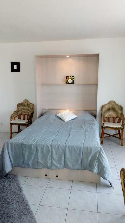 Les Fontaines Saint Leonard Apartment *